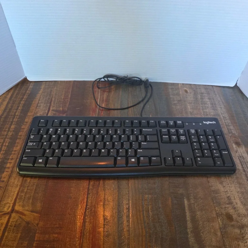 Logitech K120 Wired USB Keyboard‎ Black Full Size Quiet Keys Y-U0009 820-003288